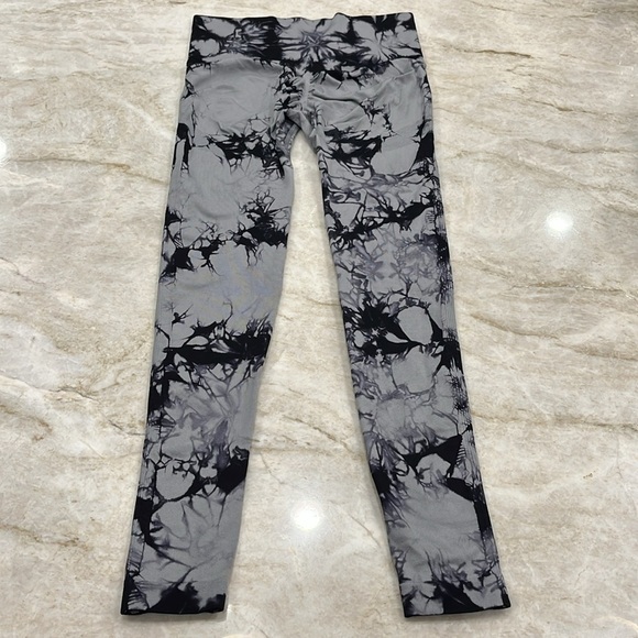 SHEIN Tie Dye Leggings | Black & Grey‎ | Butt-Lifting | Size Small - Picture 5 of 7